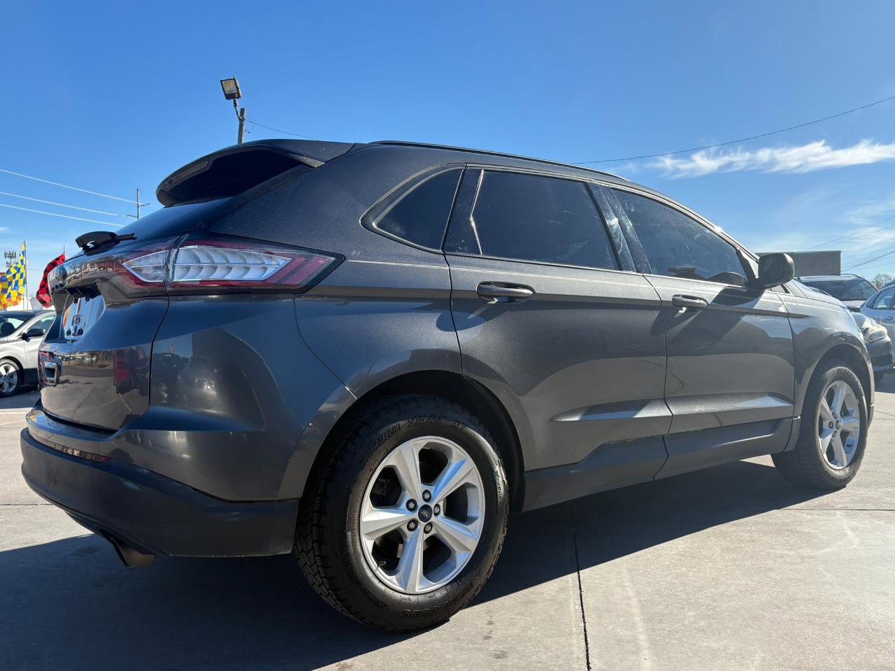 Used 2016 Ford Edge SE FWD image 4