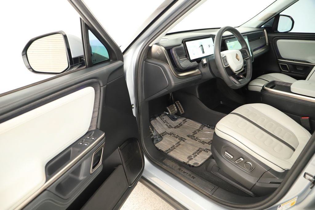 Used 2024 Rivian R1S Adventure AWD/4WD image 14