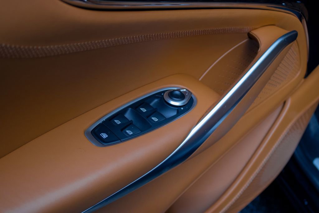 Used 2025 Aston Martin DBX 707 image 9