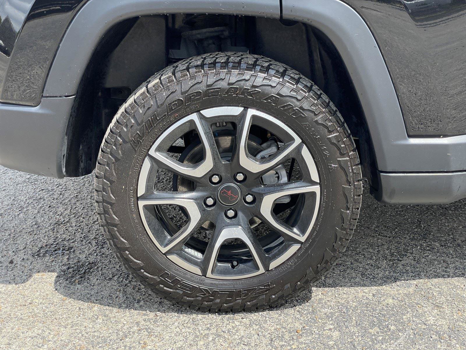 Used 2025 Jeep Compass Trailhawk w/ Trailhawk Elite Group image 48