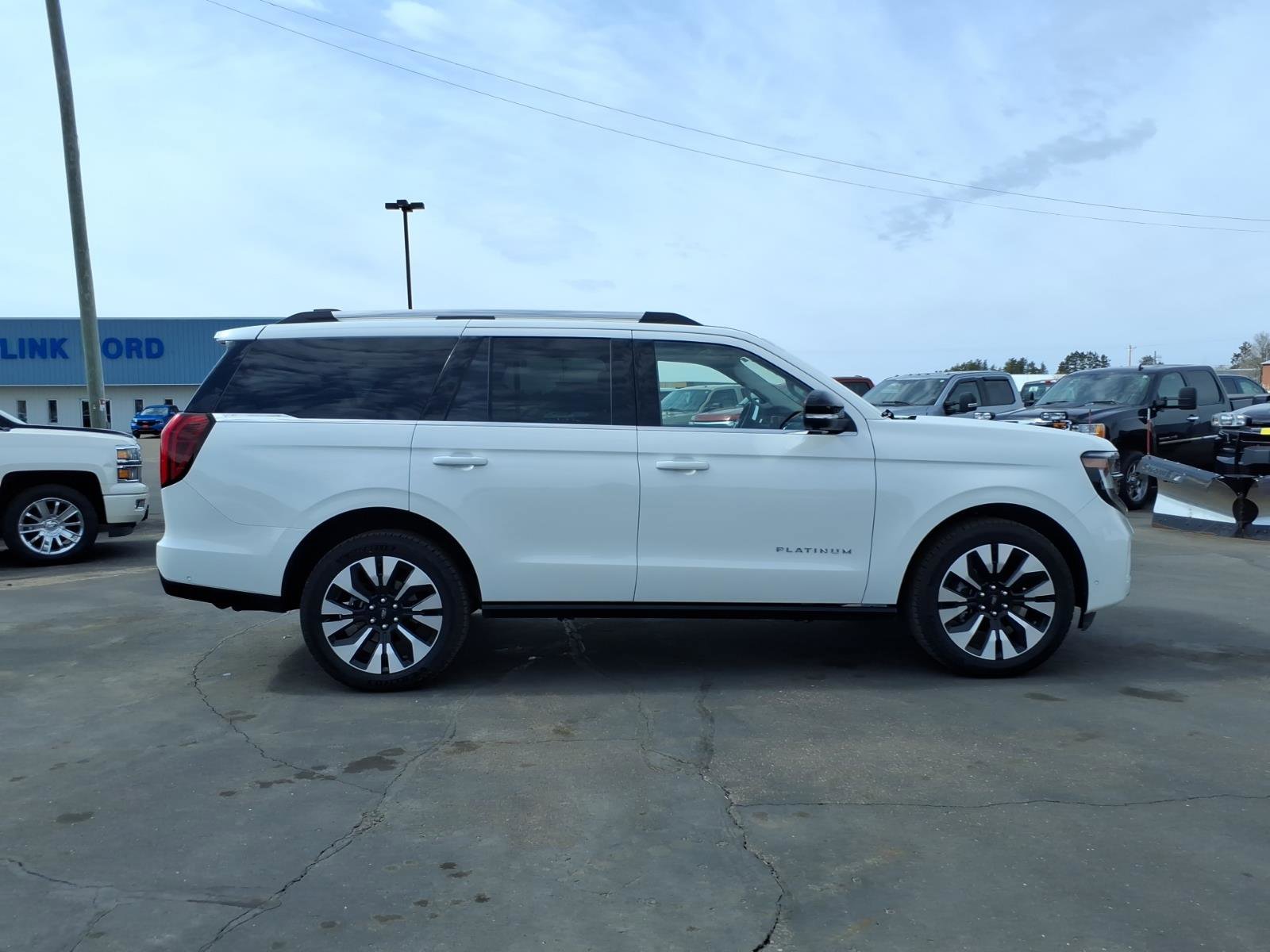 Used 2025 Ford Expedition Platinum w/ Driver's Package AWD/4WD image 7