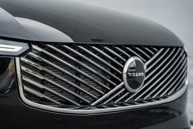 Certified 2025 Volvo XC90 T8 Core w/ Climate Package image 11