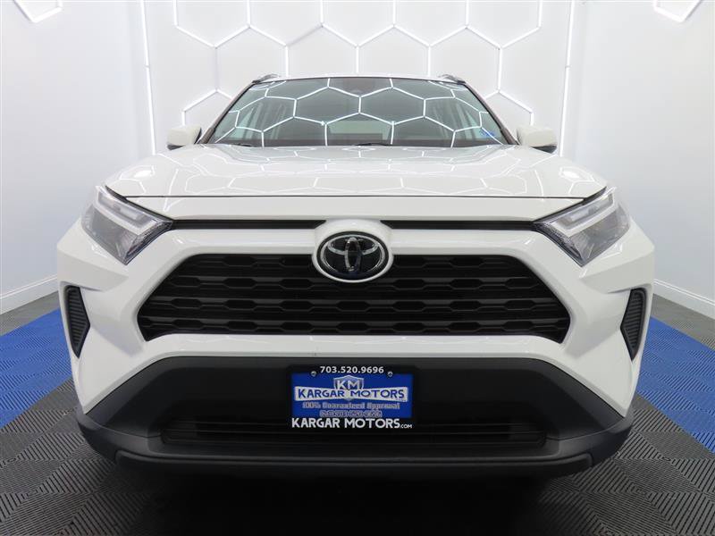 Used 2022 Toyota RAV4 XLE FWD image 2
