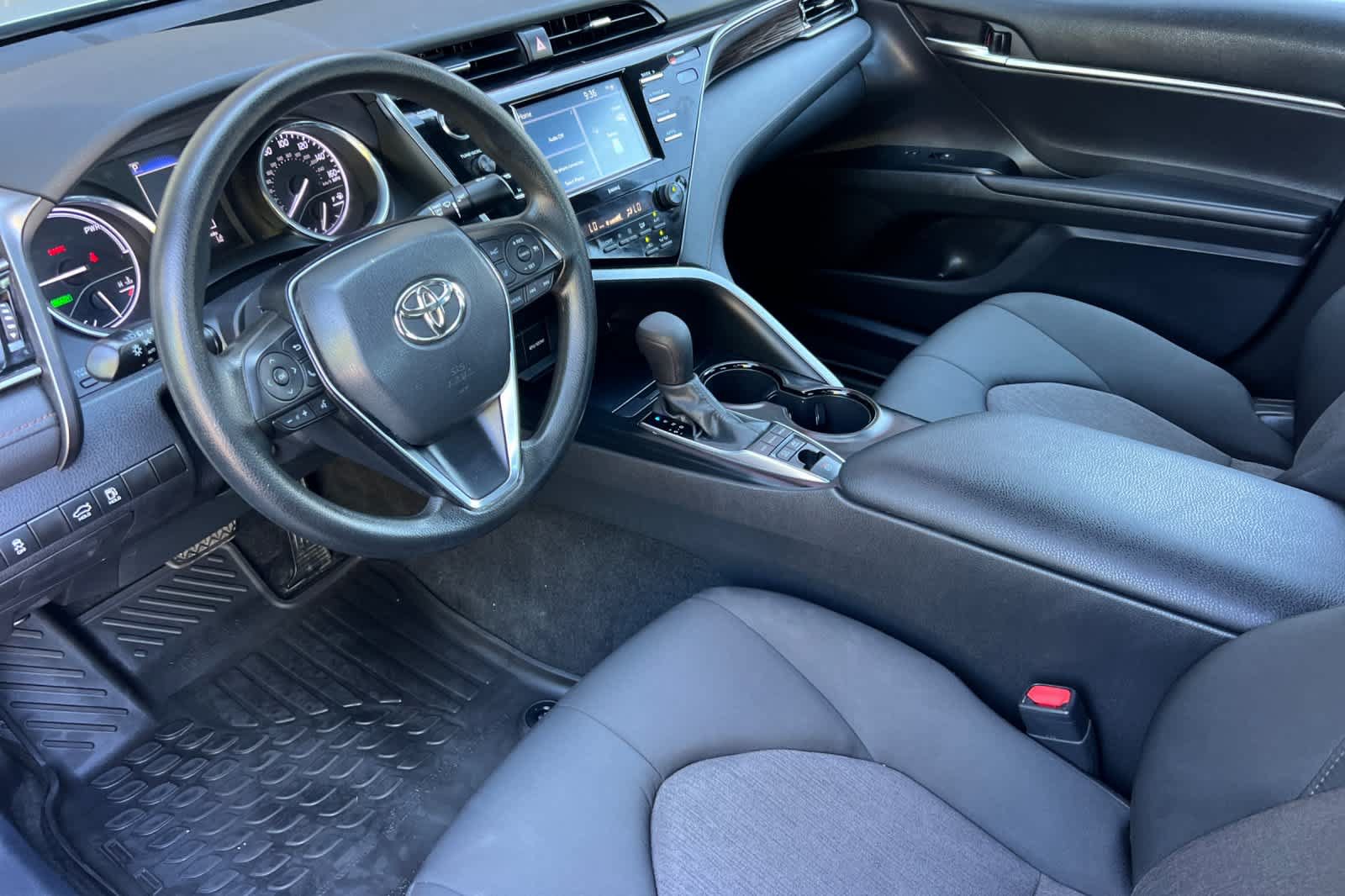 Used 2020 Toyota Camry LE FWD image 11