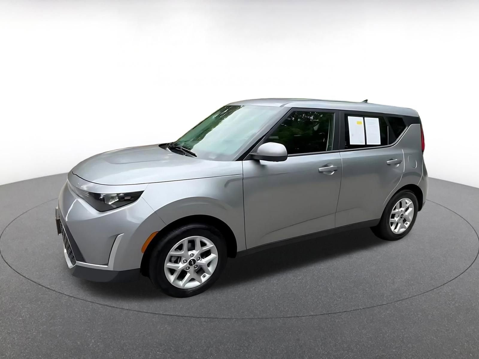 Used 2025 Kia Soul LX w/ LX Technology Package FWD image 8