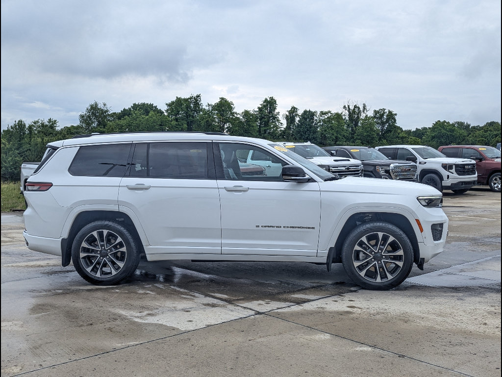 Used 2023 Jeep Grand Cherokee L Overland w/ Rear Seat Video Group I AWD/4WD image 6