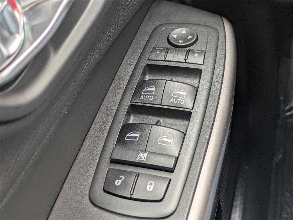 Used 2019 Jeep Cherokee Limited image 23