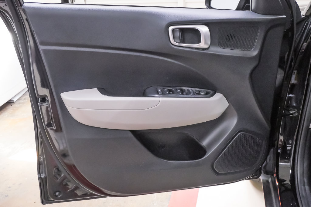 Certified 2024 Hyundai Venue SEL FWD image 25