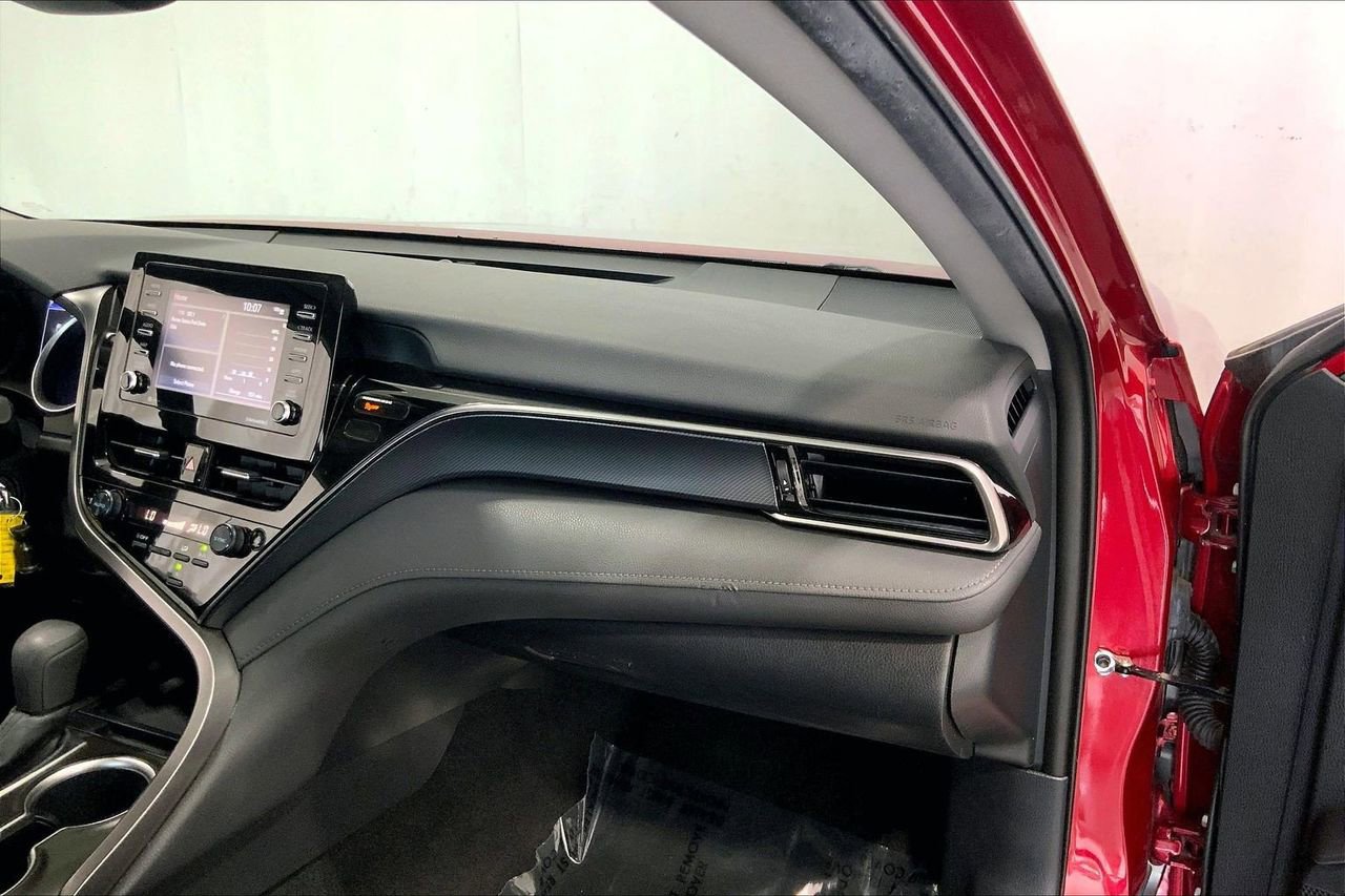 Used 2022 Toyota Camry LE FWD image 16