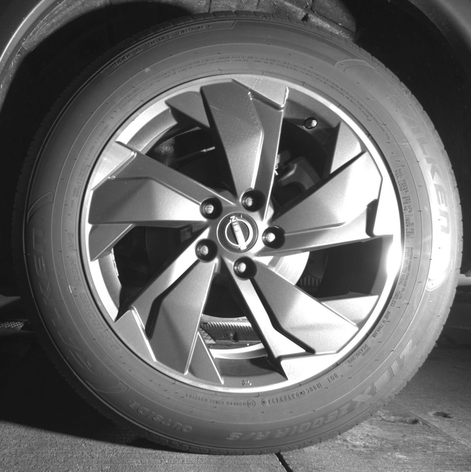 Used 2025 Nissan Rogue SV FWD image 17