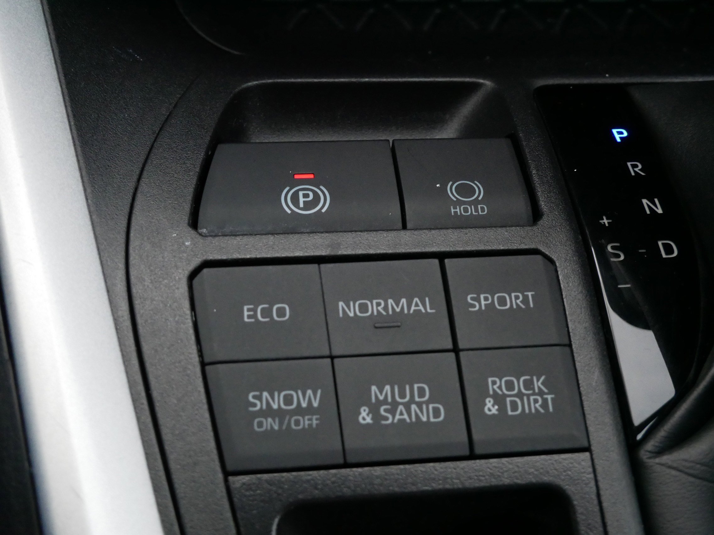 Certified 2025 Toyota RAV4 LE image 27