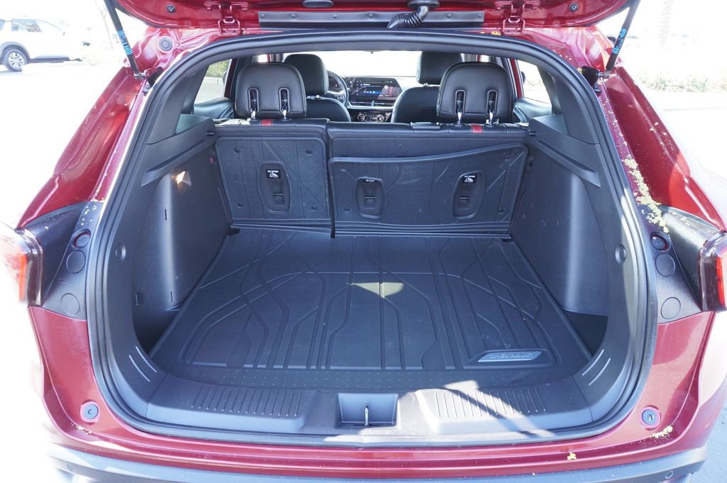 Used 2025 Chevrolet Trax RS w/ Sunroof Package FWD image 8