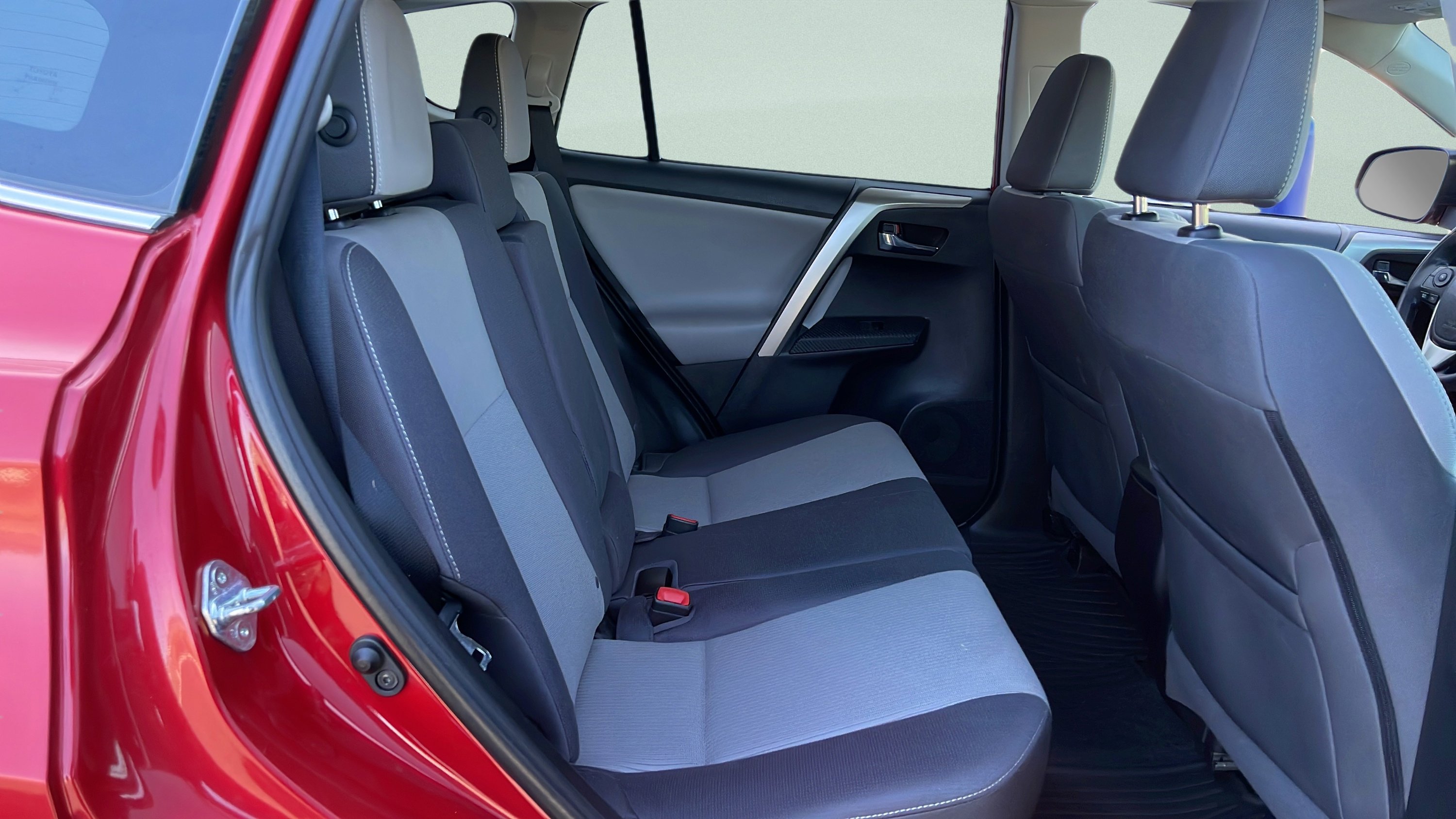 Used 2015 Toyota RAV4 XLE AWD/4WD image 26