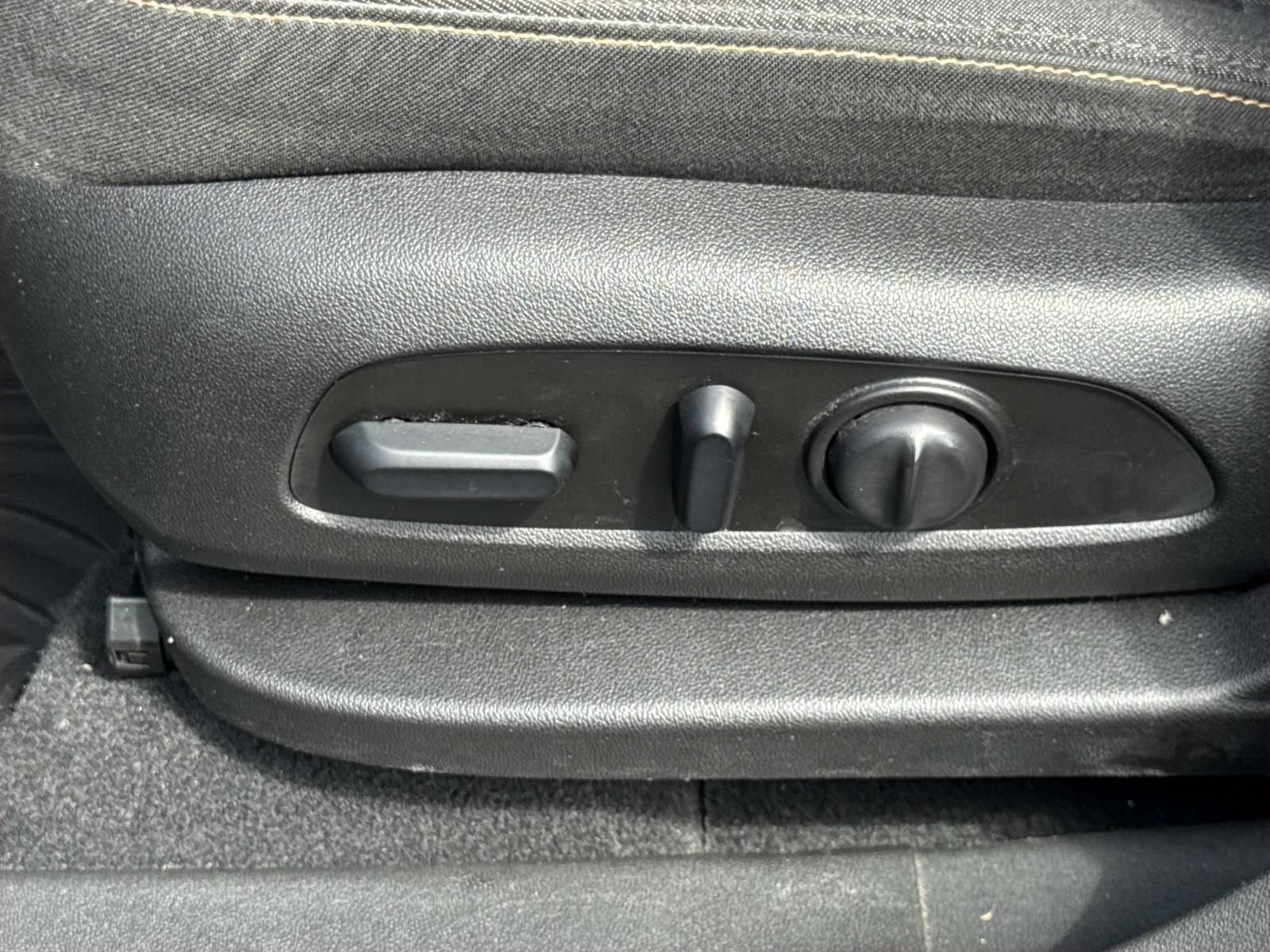 Used 2019 Chevrolet Equinox LT FWD image 22