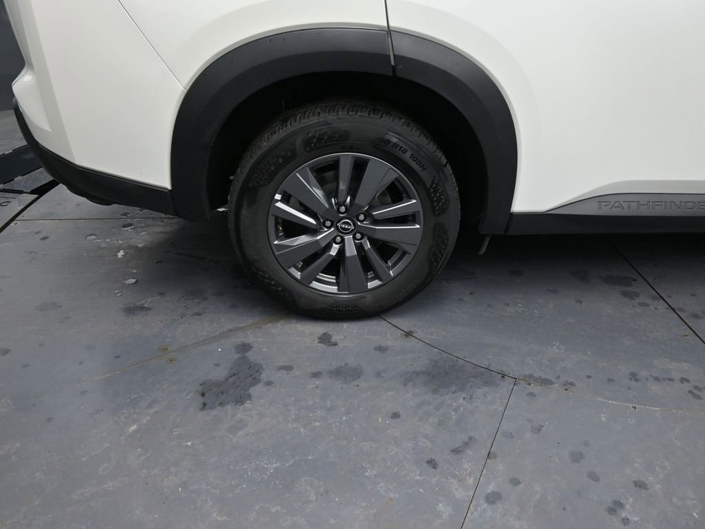 Used 2024 Nissan Pathfinder SV image 13
