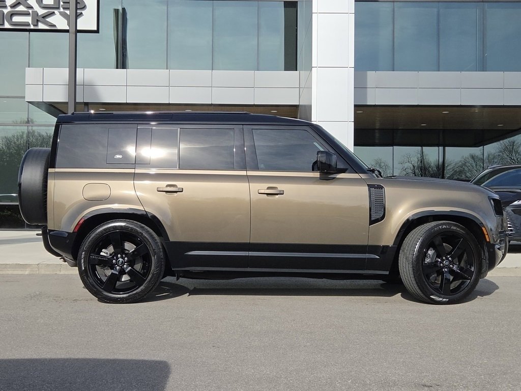 Used 2024 Land Rover Defender 110 X-Dynamic SE image 33