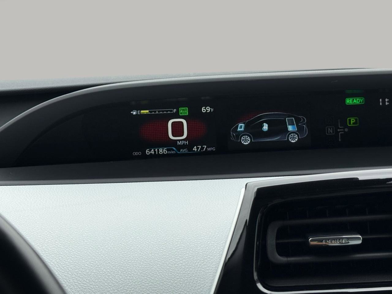 Used 2021 Toyota Prius XLE image 15