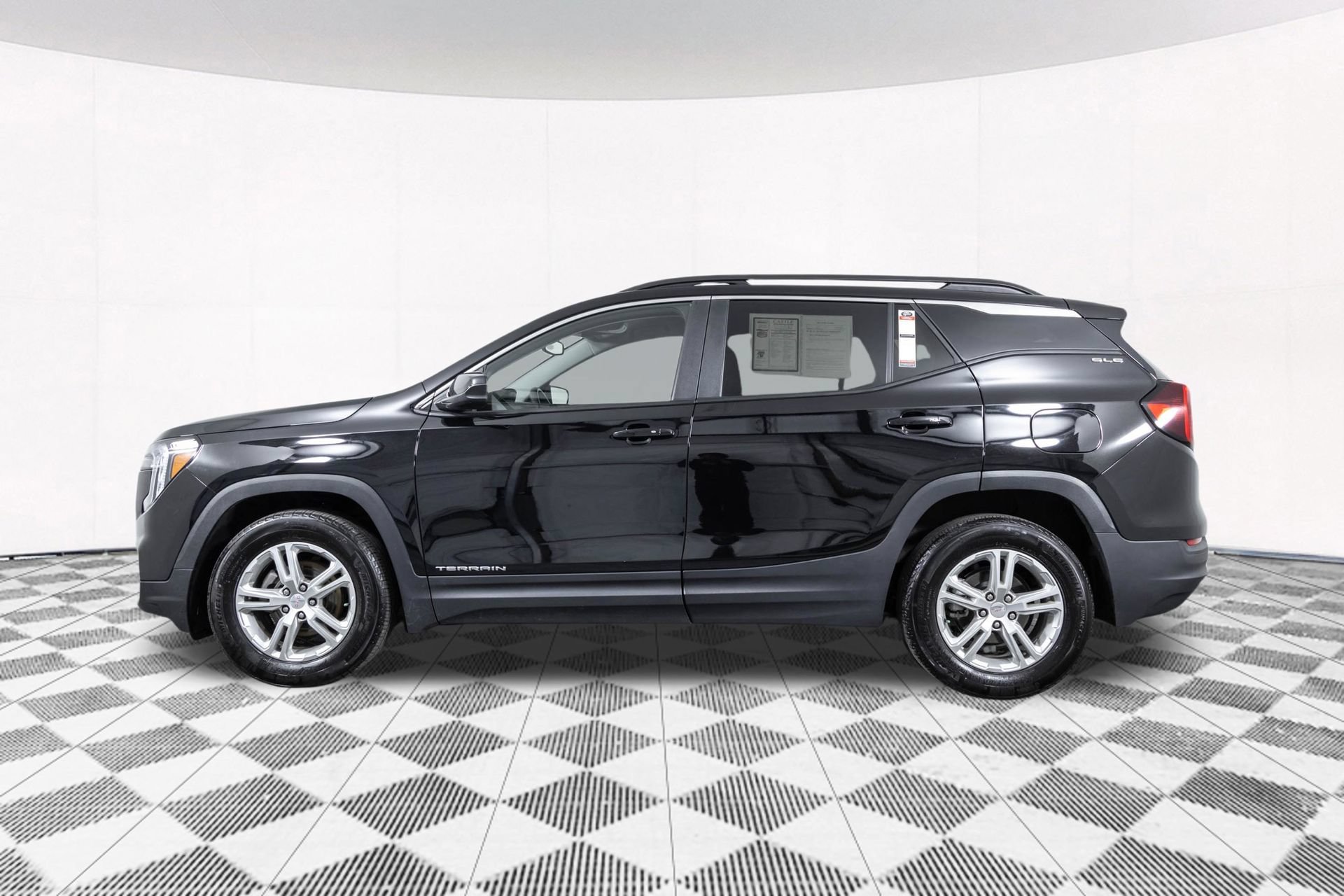 Used 2023 GMC Terrain SLE w/ Driver Convenience Package FWD image 14