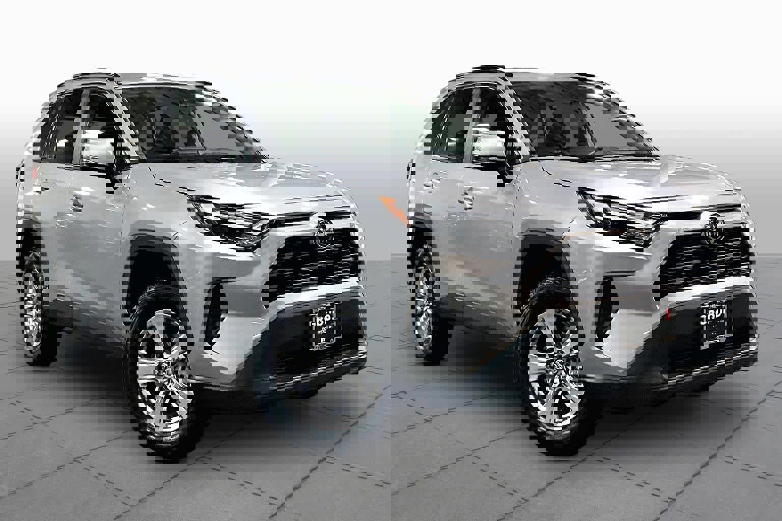 Used 2025 Toyota RAV4 XLE AWD/4WD image 3