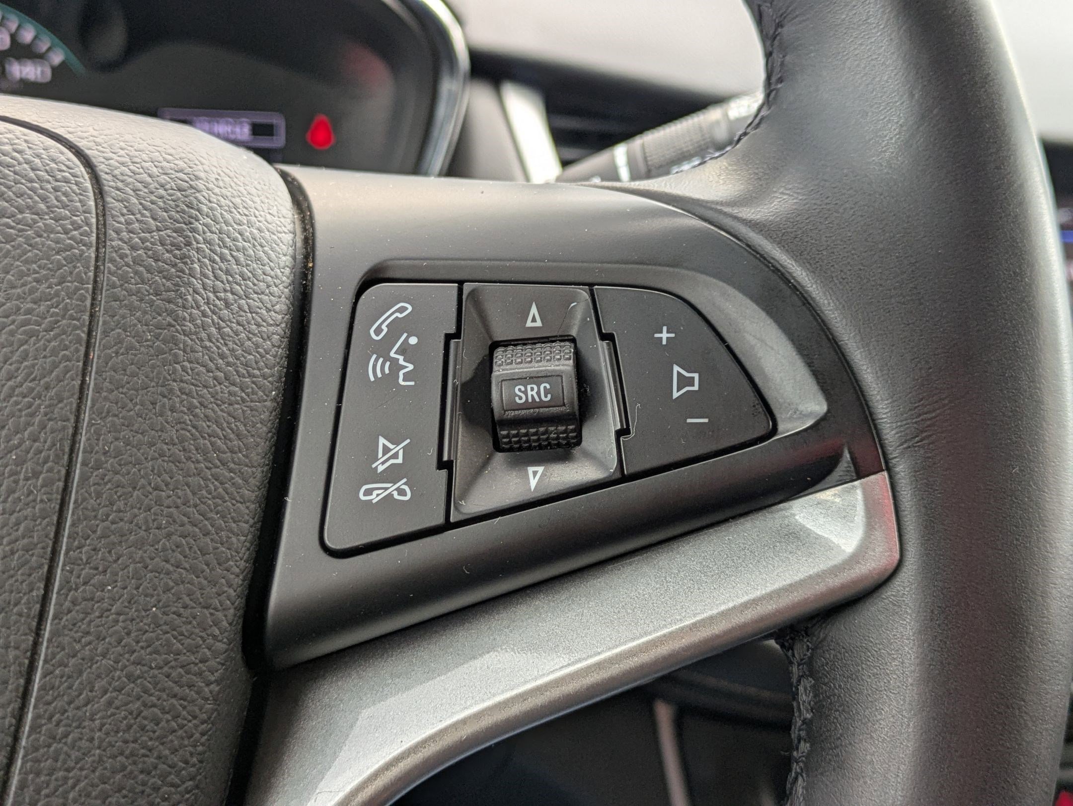 Used 2018 Chevrolet Trax LT w/ LT Convenience Package image 18