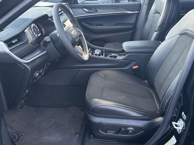 New 2026 Jeep Grand Cherokee Altitude RWD image 9