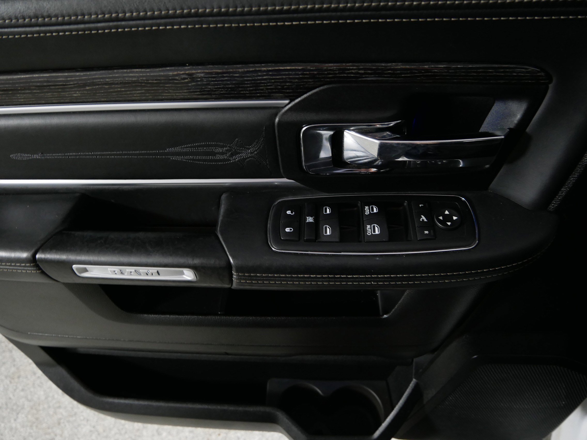 Used 2016 RAM 1500 Limited AWD/4WD image 19