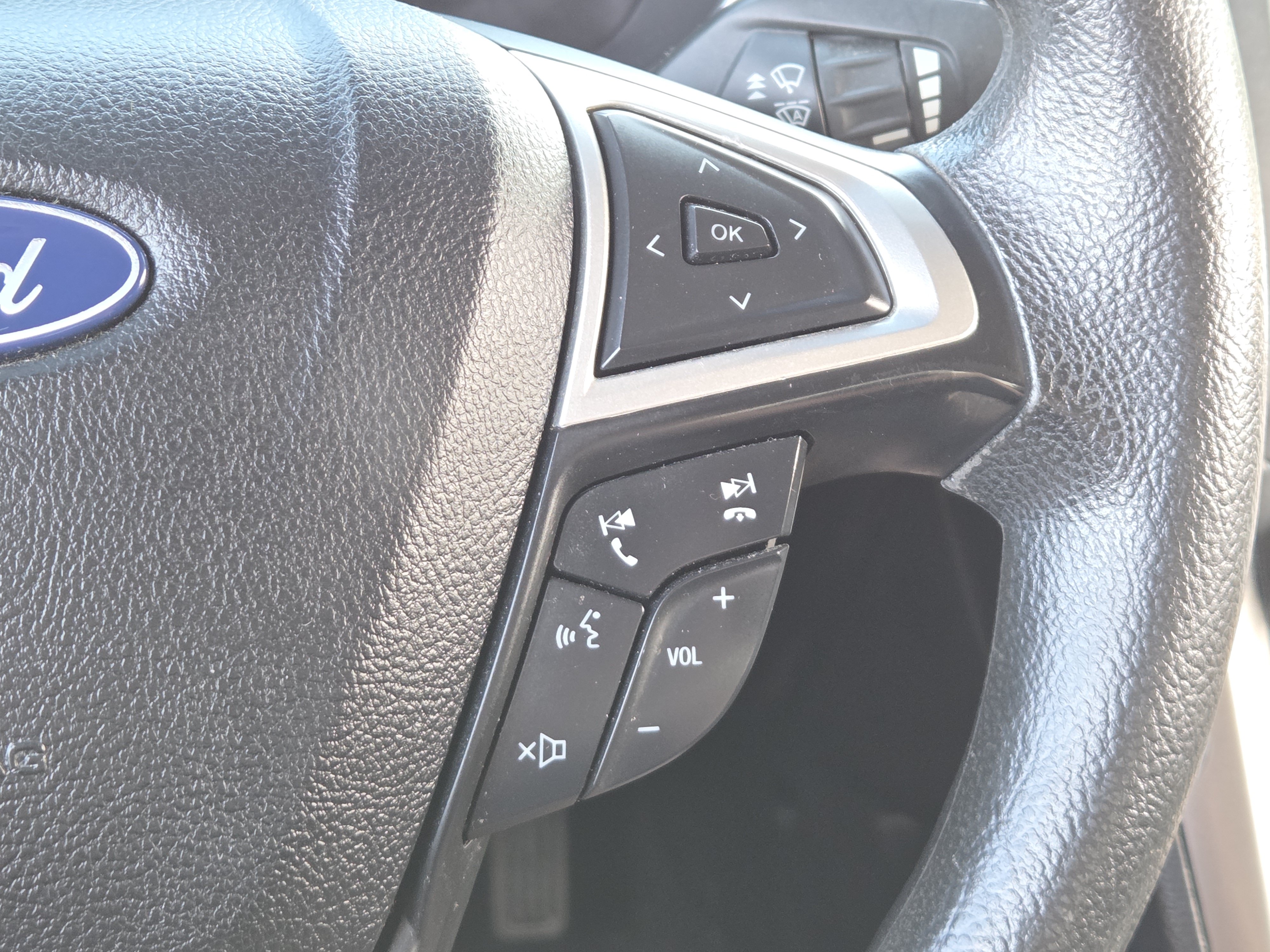 Used 2020 Ford Fusion SE FWD image 7