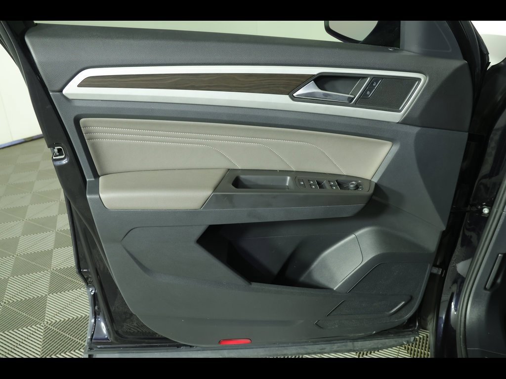 Used 2022 Volkswagen Atlas SE w/ Black Wheel Package image 20