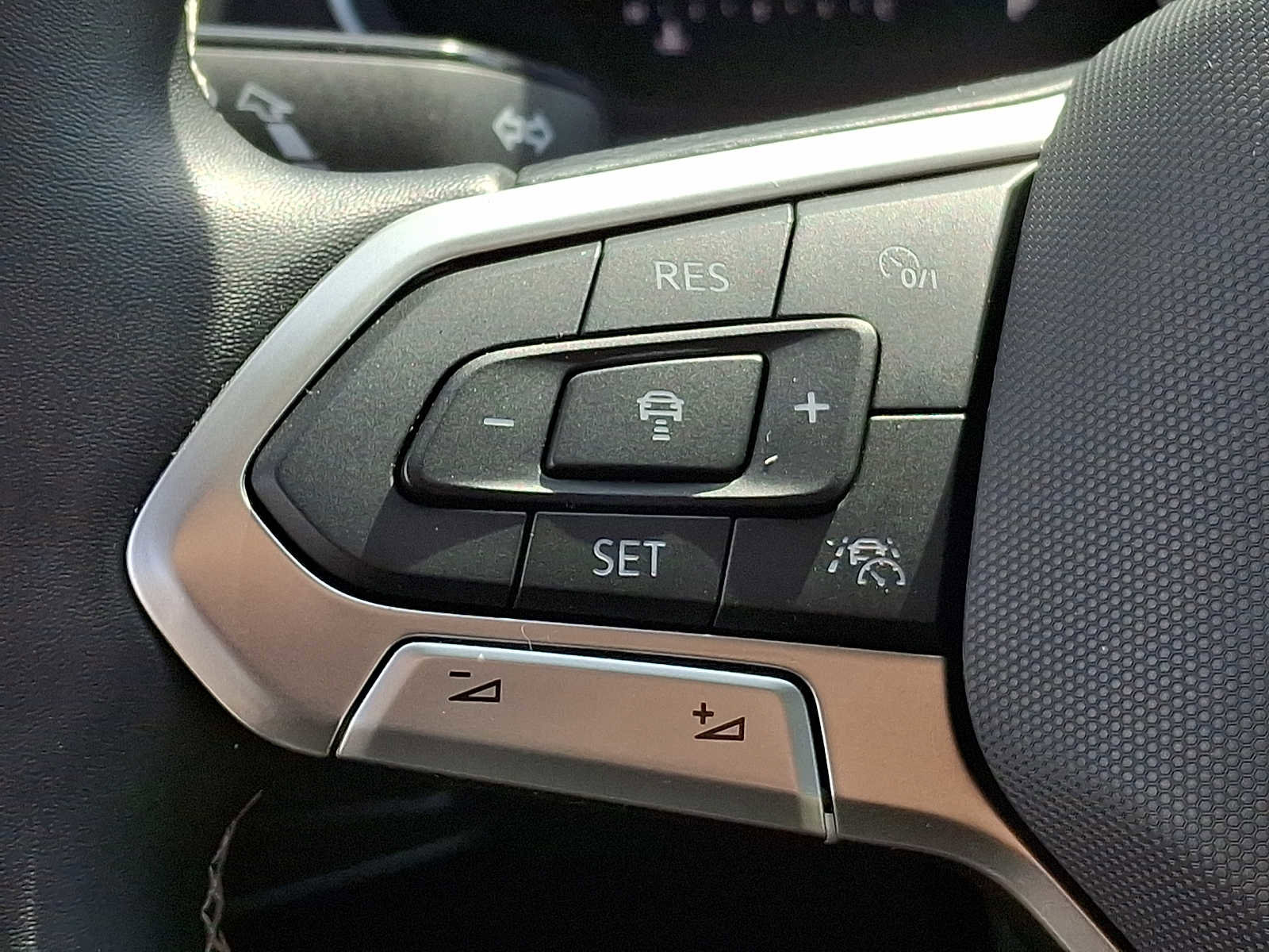 Used 2024 Volkswagen Tiguan S image 17