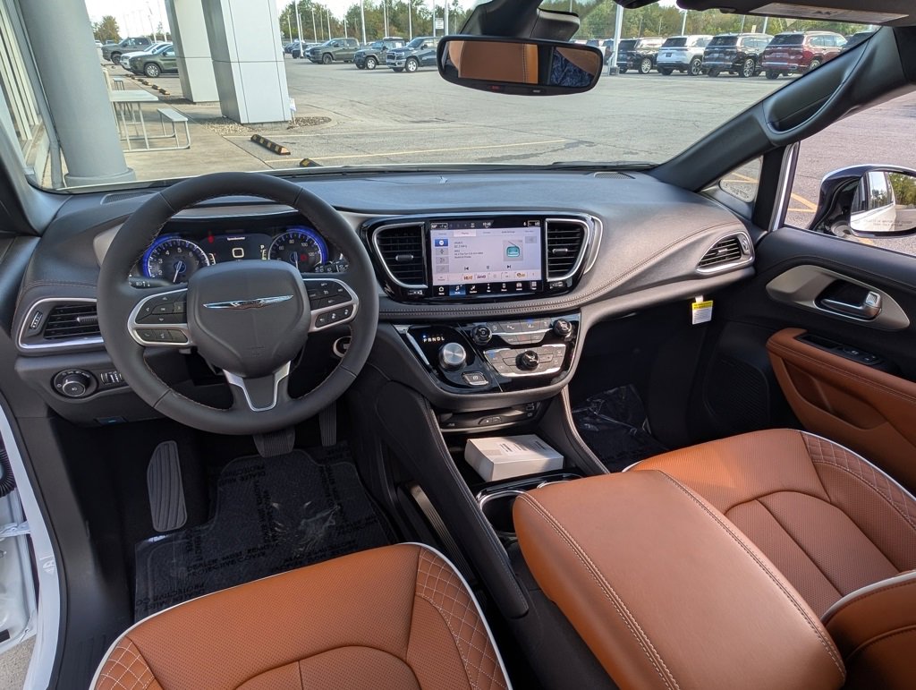 New 2026 Chrysler Pacifica Pinnacle image 17