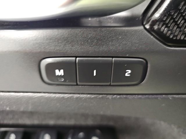 Used 2022 Volvo XC40 P8 Recharge Ultimate image 13