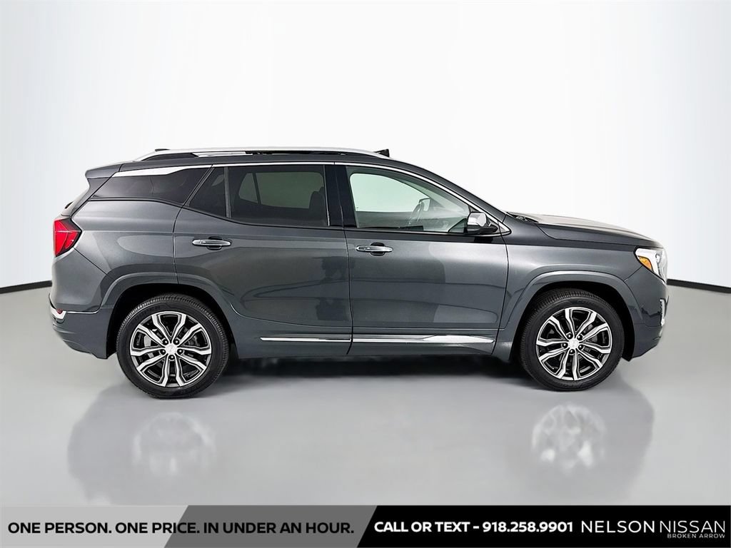 Used 2020 GMC Terrain Denali w/ Denali Premium Package AWD/4WD image 4