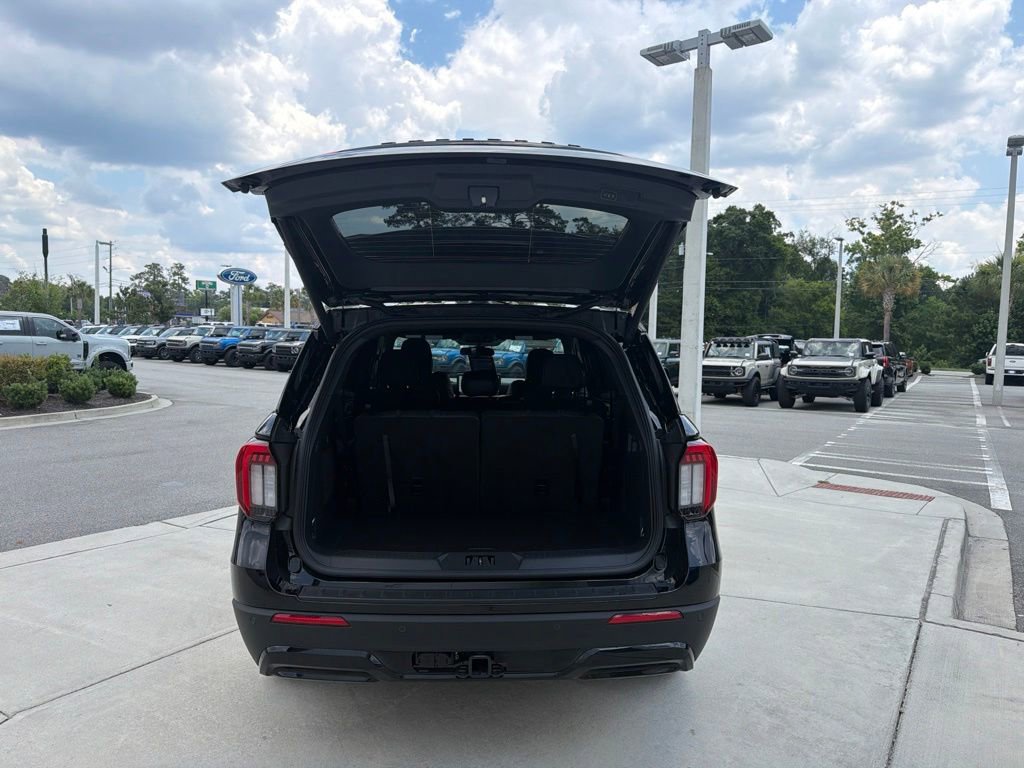 Used 2026 Ford Explorer ST-Line RWD image 9