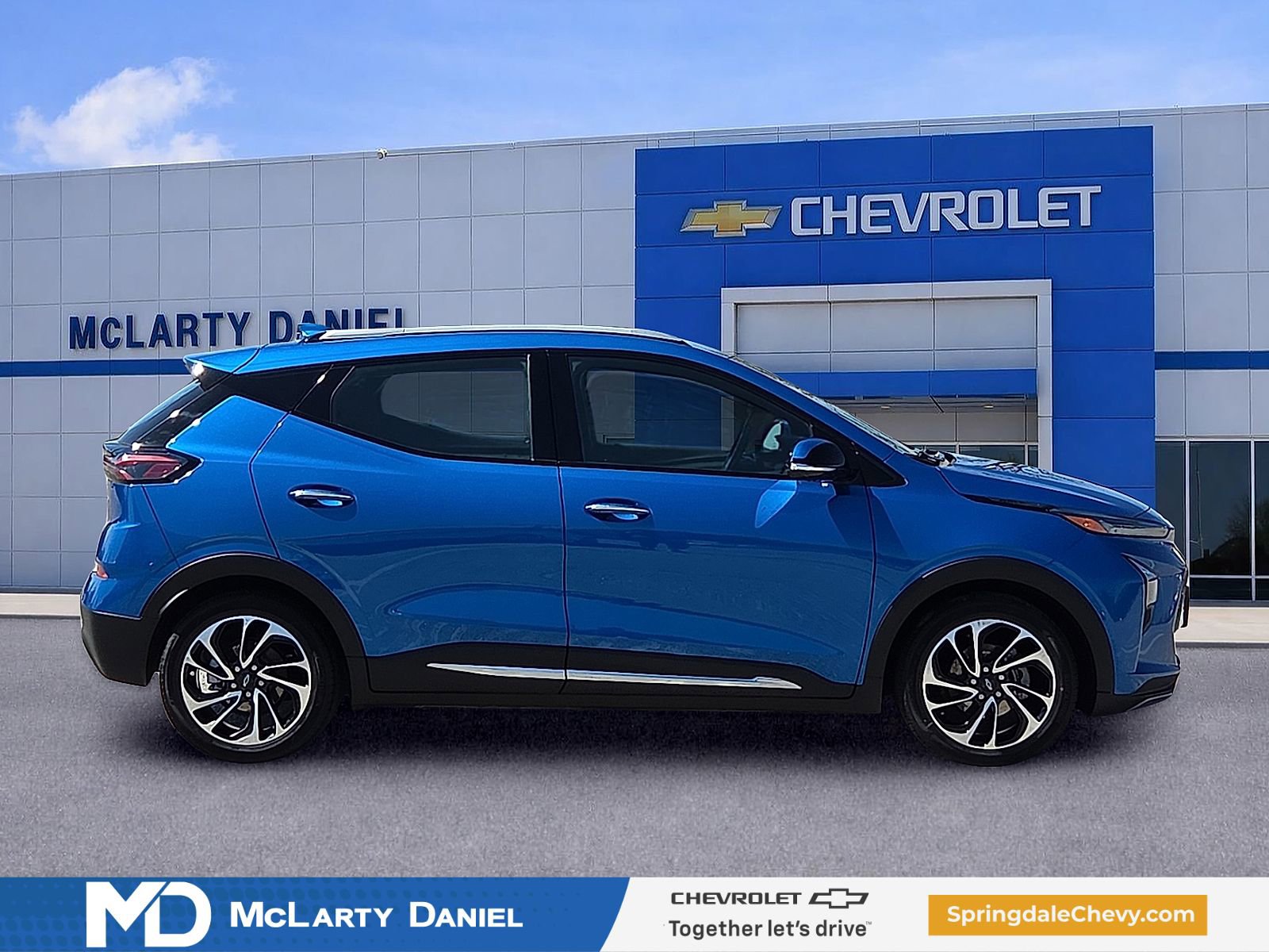 Used 2022 Chevrolet Bolt EUV Premier w/ Sun & Sound Package FWD image 6