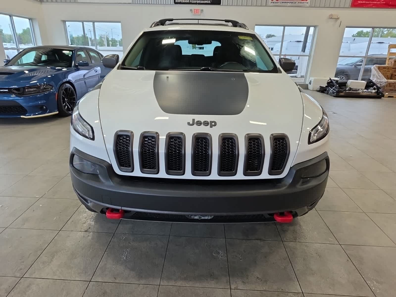 Used 2017 Jeep Cherokee Trailhawk w/ Comfort & Convenience Group AWD/4WD image 2