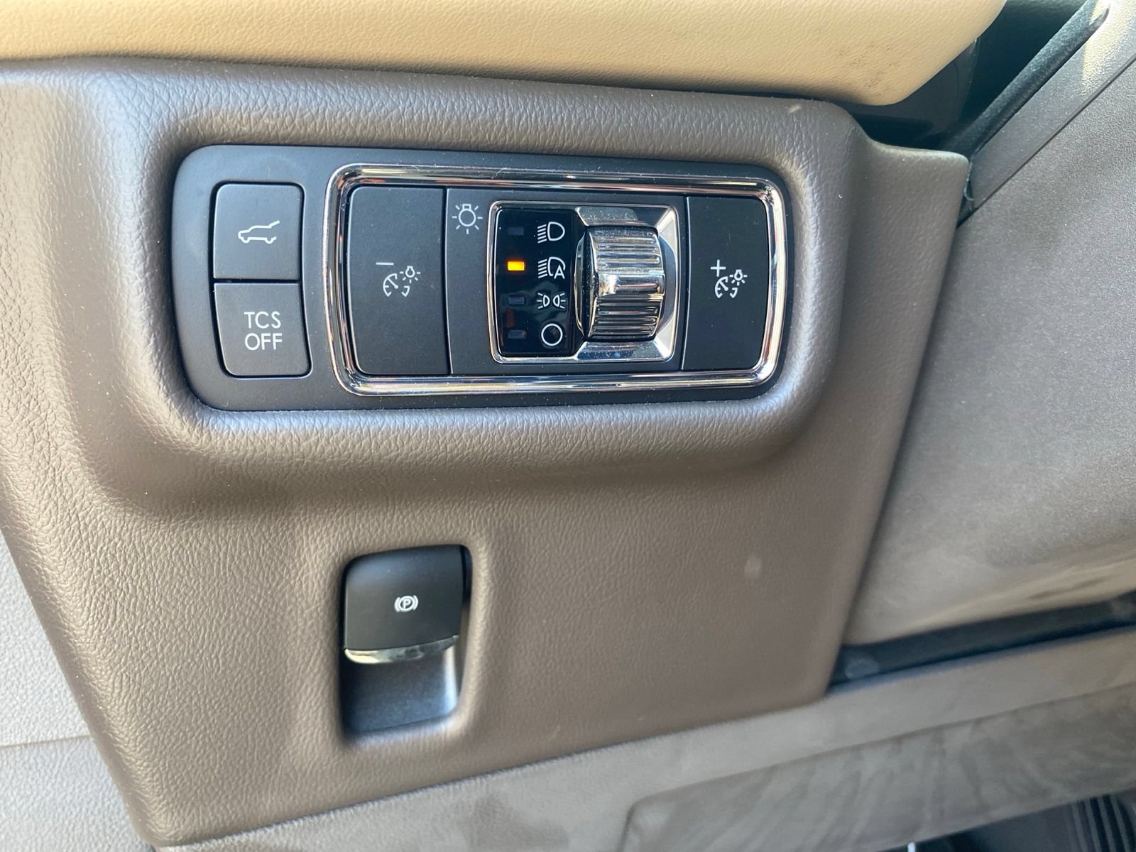 Used 2022 Lincoln Nautilus Reserve AWD/4WD image 11