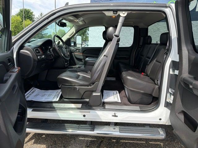 Used 2011 GMC Sierra 2500 SLT w/ SLT Convenience Package AWD/4WD image 16