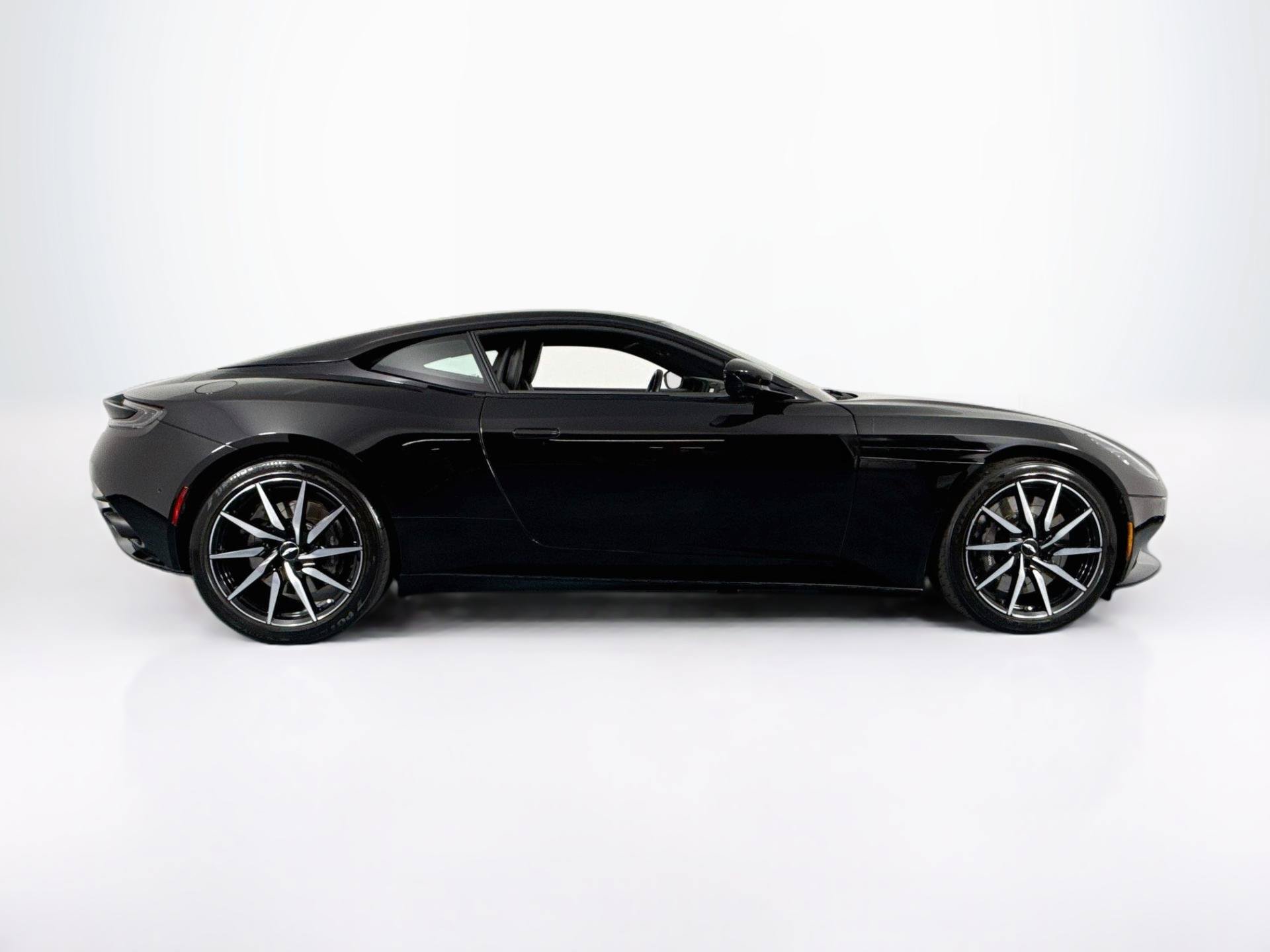 Used 2020 Aston Martin DB11 Coupe RWD image 4