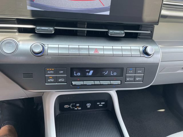 Used 2025 Hyundai Kona SEL AWD/4WD image 29