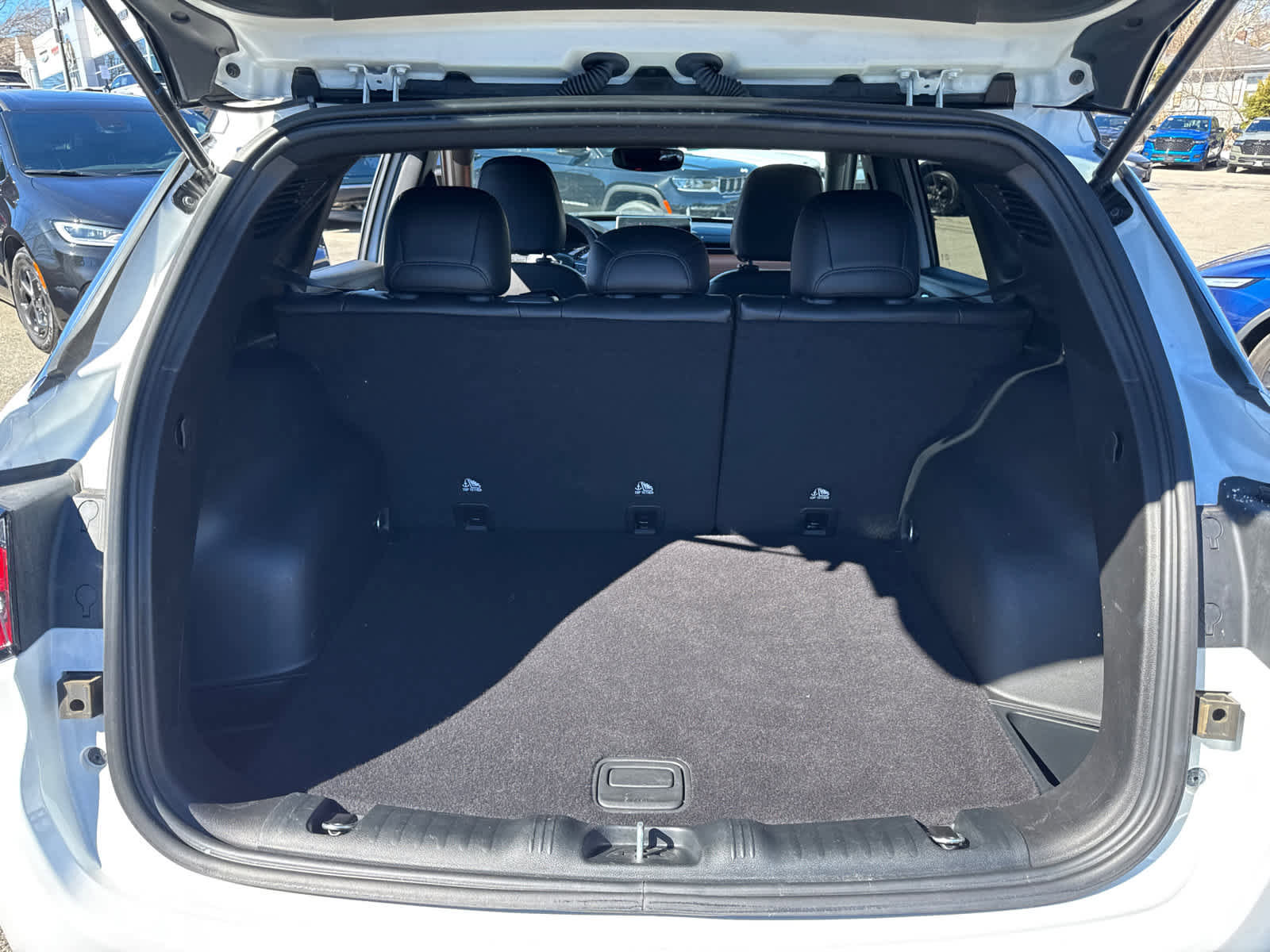 Used 2025 Jeep Compass Limited image 33