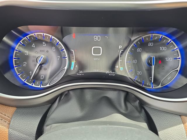 Used 2020 Chrysler Pacifica Limited w/ Tire & Wheel Group FWD image 30