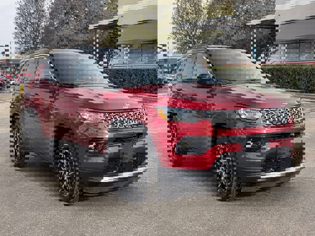 Used 2025 Jeep Compass Limited image 9