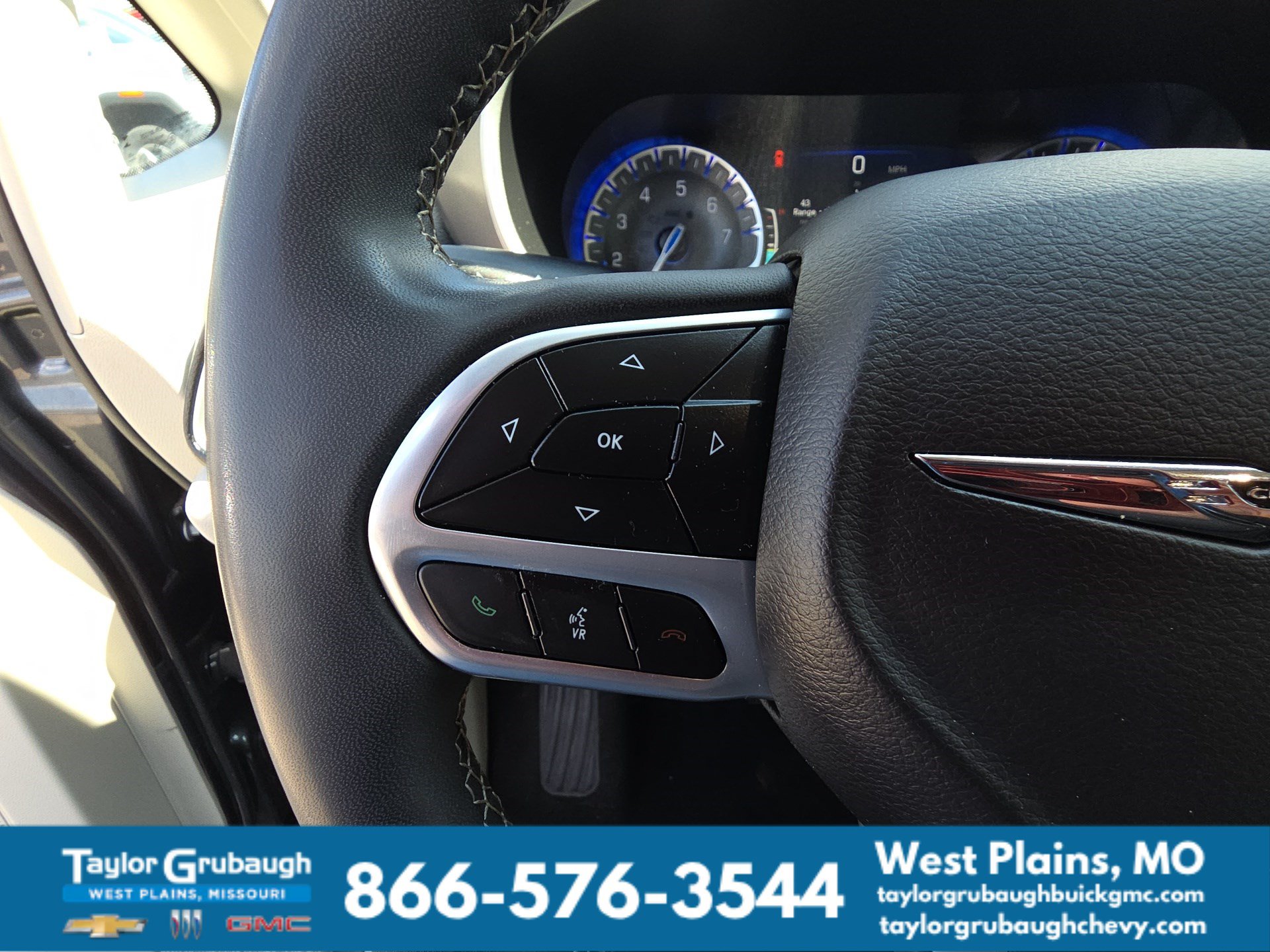 Used 2023 Chrysler Pacifica Touring-L FWD image 18
