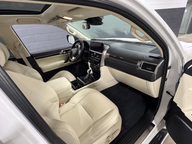Used 2023 Lexus GX 460 Premium w/ Premium Package image 11