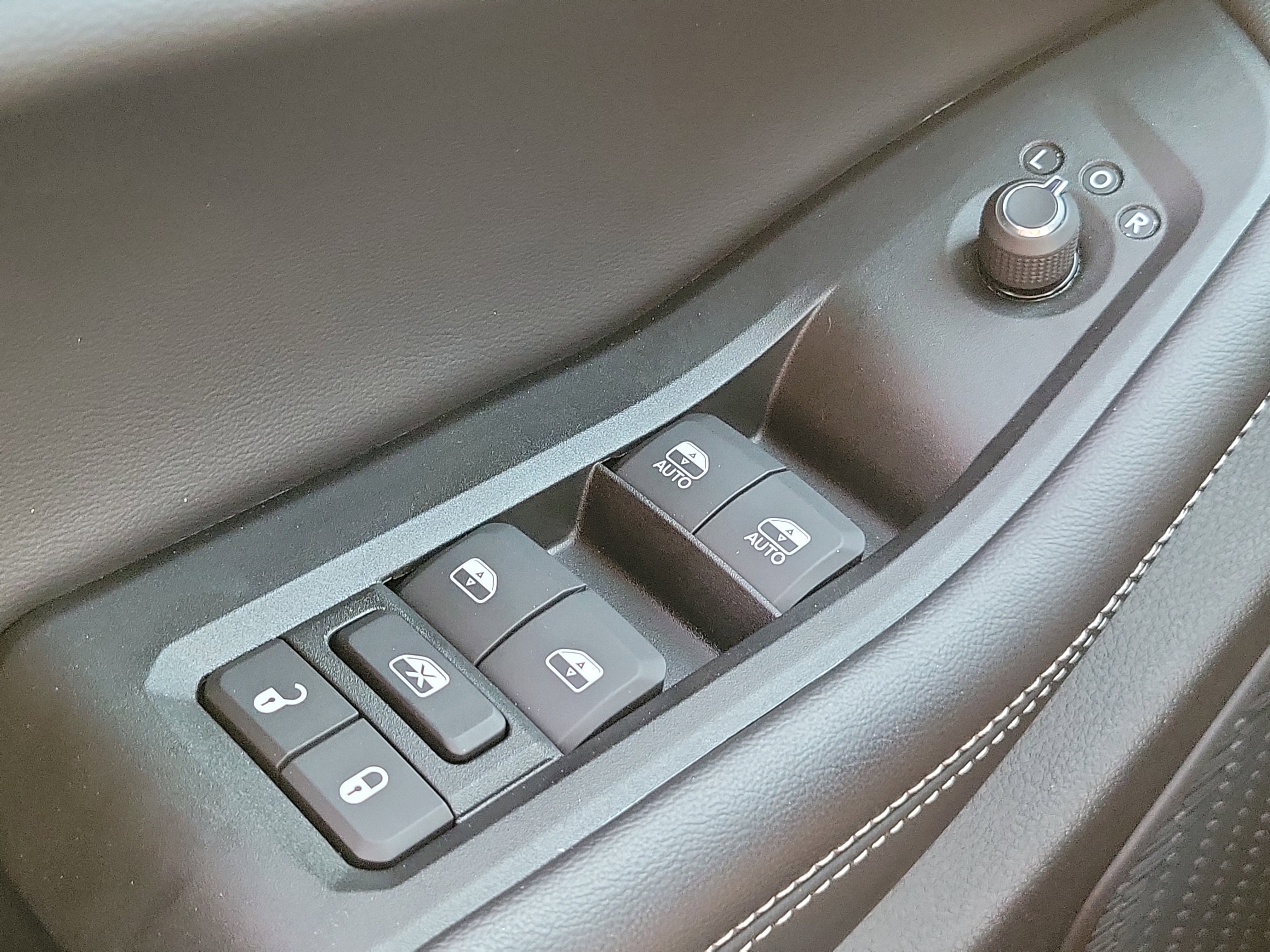 Used 2024 Jeep Grand Cherokee L Altitude image 25