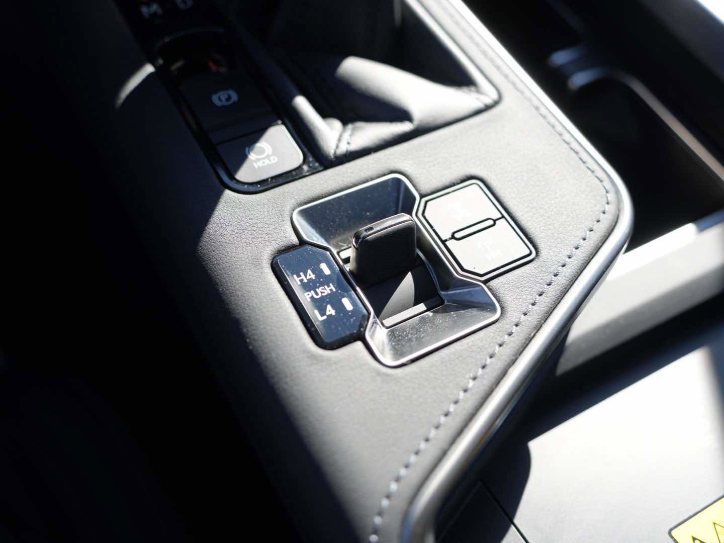 Used 2025 Lexus GX 550 w/ Accessory Package (CT) image 32