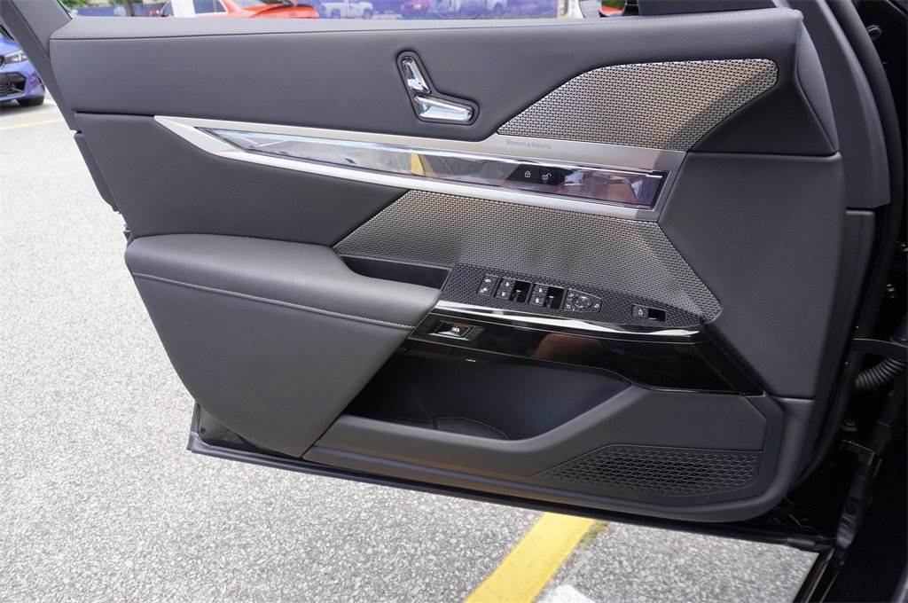 New 2025 BMW 740i w/ Executive Package image 18