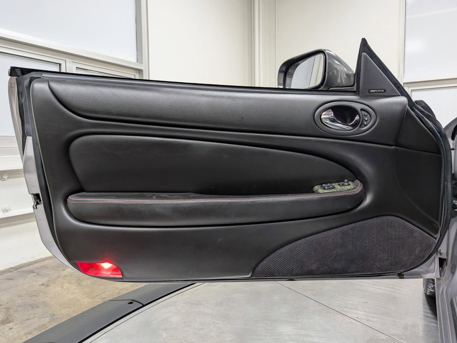 Used 2001 Jaguar XKR Convertible image 20