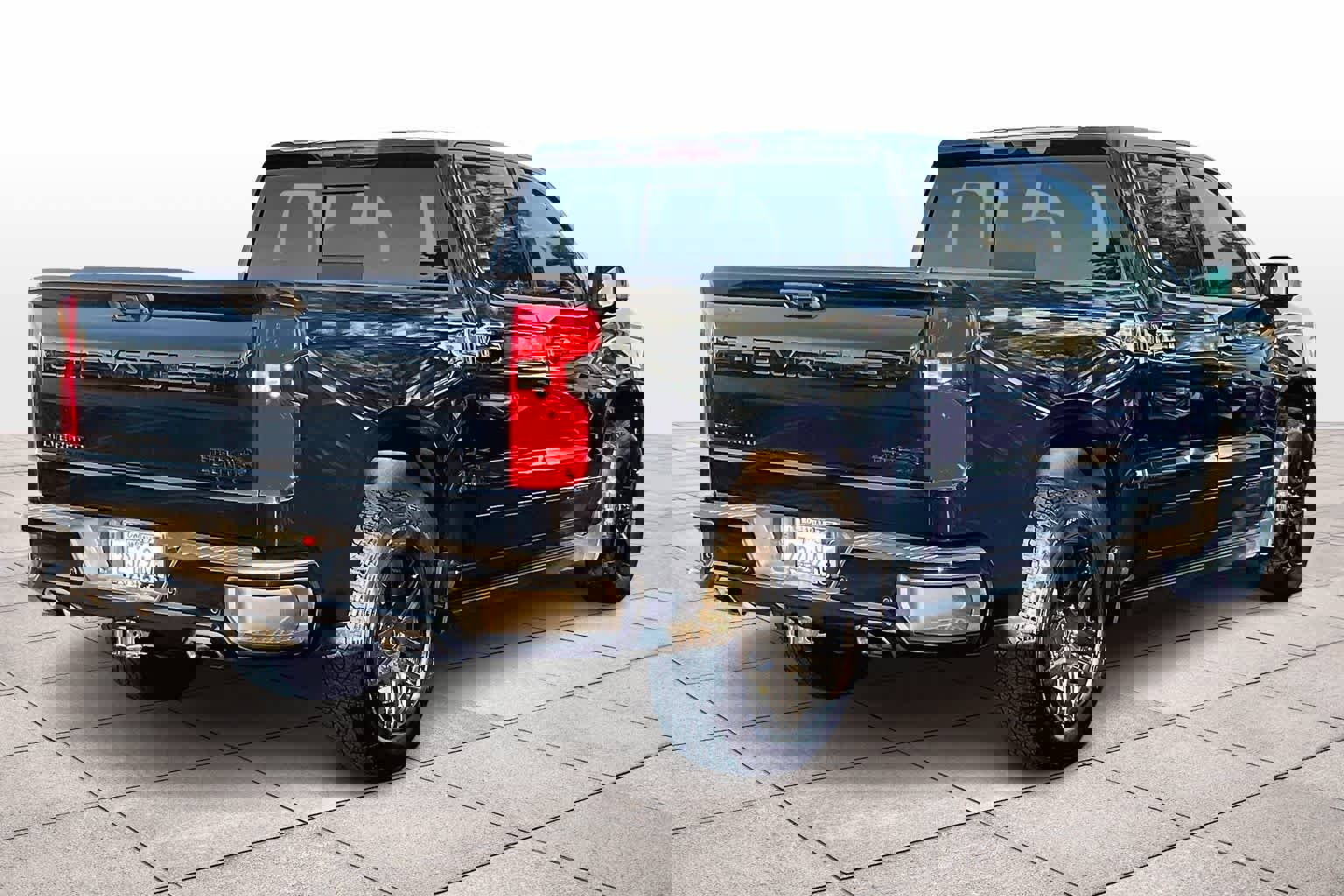 Used 2024 Chevrolet Silverado 1500 High Country w/ Midnight Edition image 15