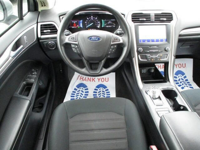 Used 2020 Ford Fusion SE image 14